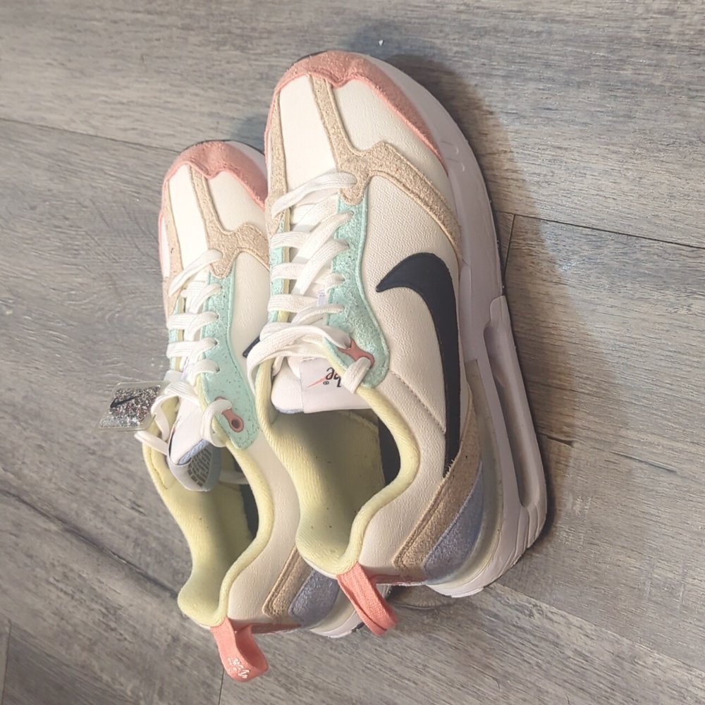 Nike Air Max Dawn (GS) - Picture 2 of 10